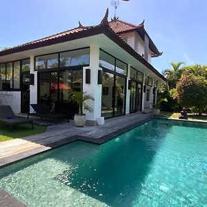 Surga Seminyak (Bali)